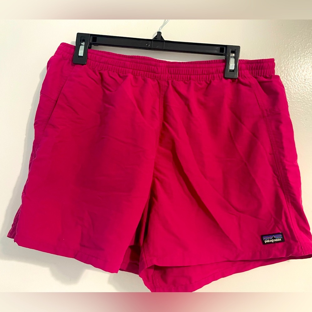 Women’s Patagonia Baggies Hot Pink Shorts size Large 5”